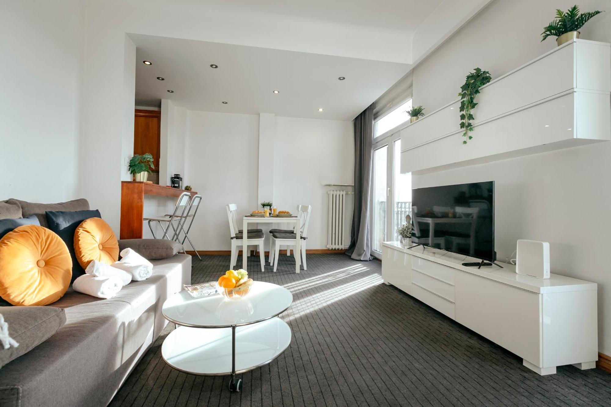 Plac Konstytucji 6 Orange - Dla 4 Osob - Bezplatny Parking - Free Parking - Piekny Widok Na Panorame Warszawy Apartmán *