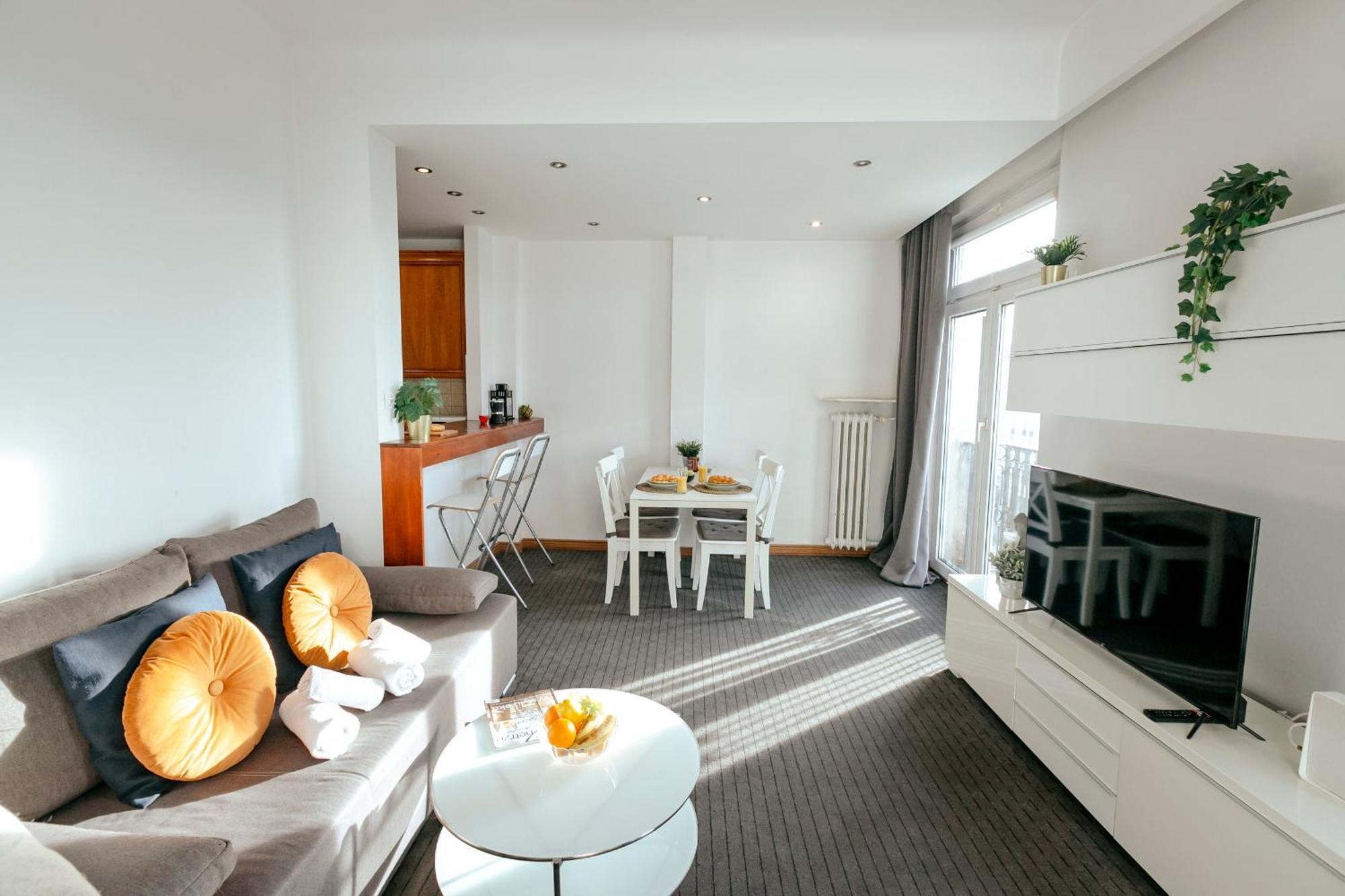 Plac Konstytucji 6 Orange - Dla 4 Osob - Bezplatny Parking - Free Parking - Piekny Widok Na Panorame Warszawy Apartmán Varšava